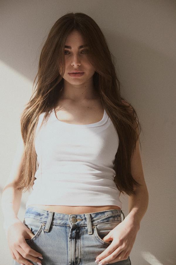 Lia L'Estrange - portfolio photo 9