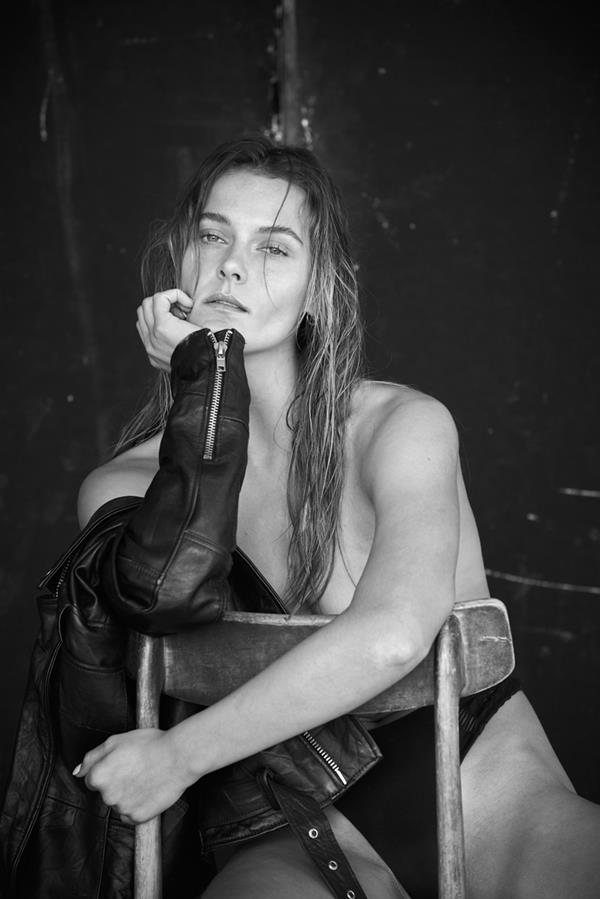 Aveen Lane - portfolio photo 43