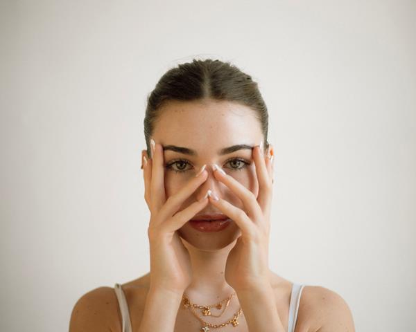 Lia L'Estrange - portfolio photo 23