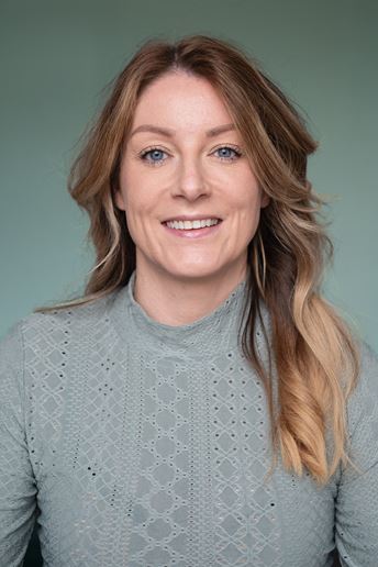 Ciara Woods (Family on File)