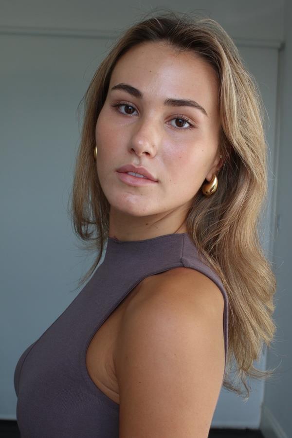Anna Foley - portfolio photo 2
