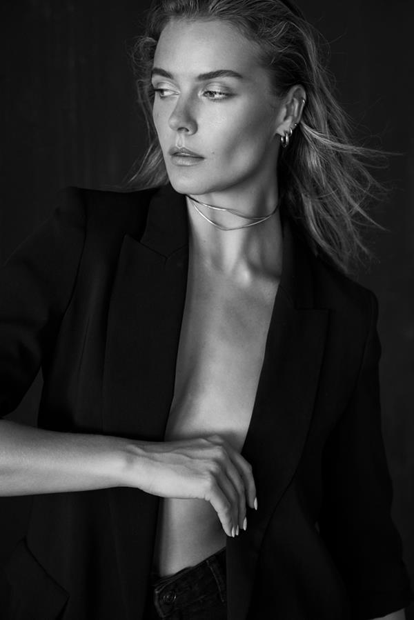 Aveen Lane - portfolio photo 46