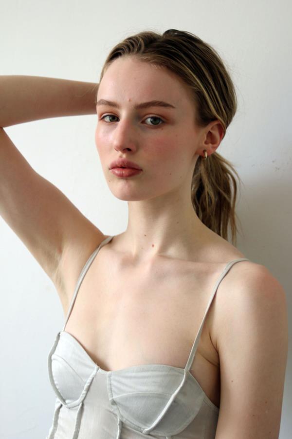 Sophie C - portfolio photo 39