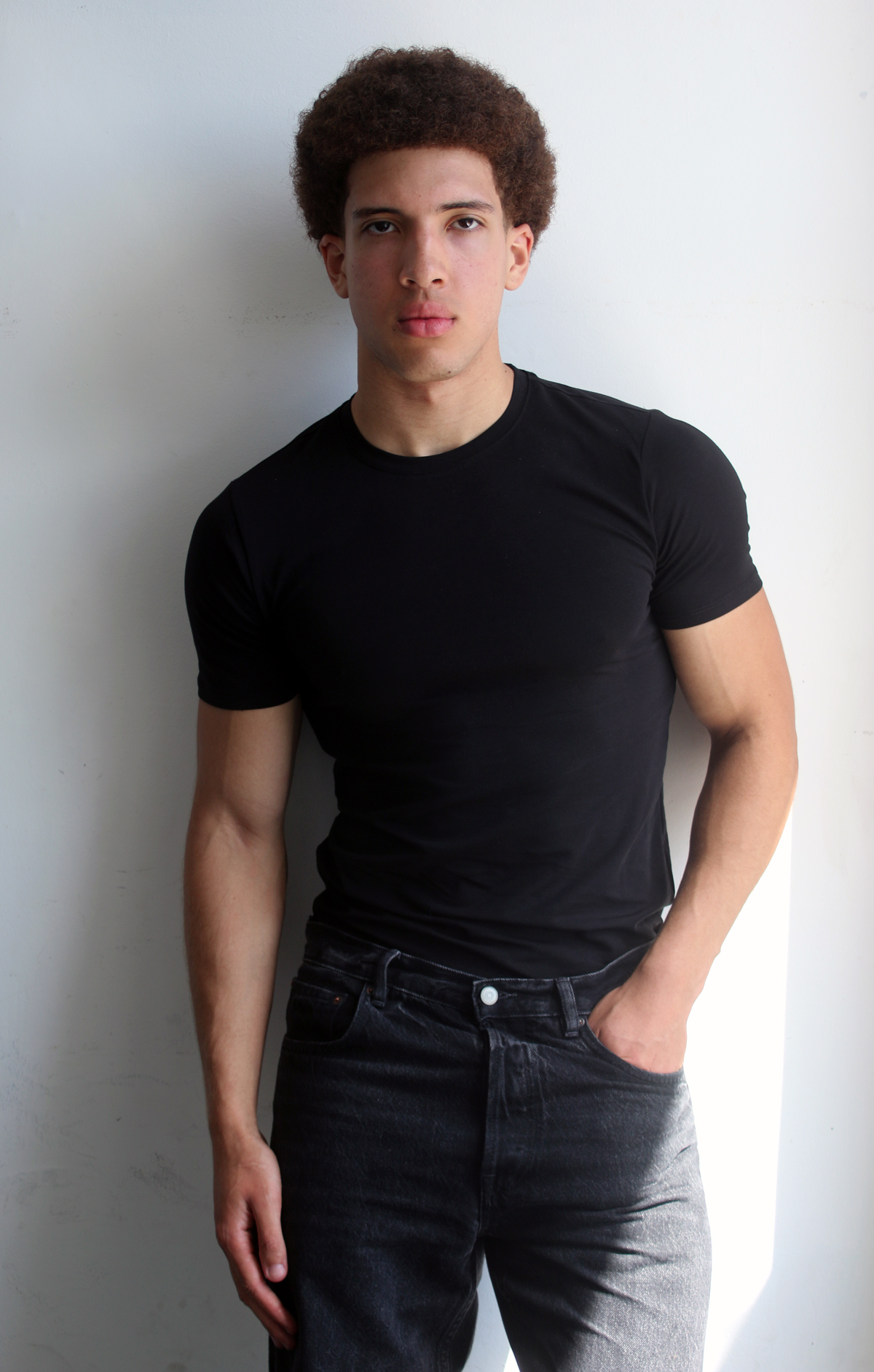 Eoin Flores Leslie 3 WEB