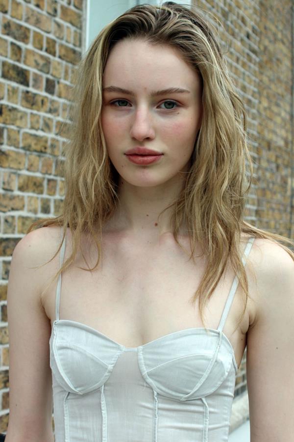 Sophie C - portfolio photo 40