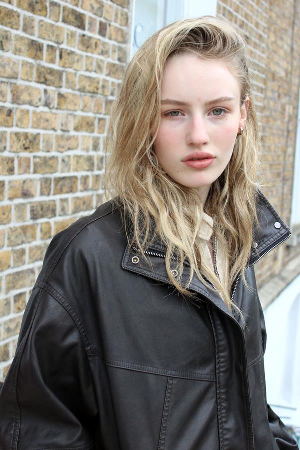 Sophie C - portfolio photo 36