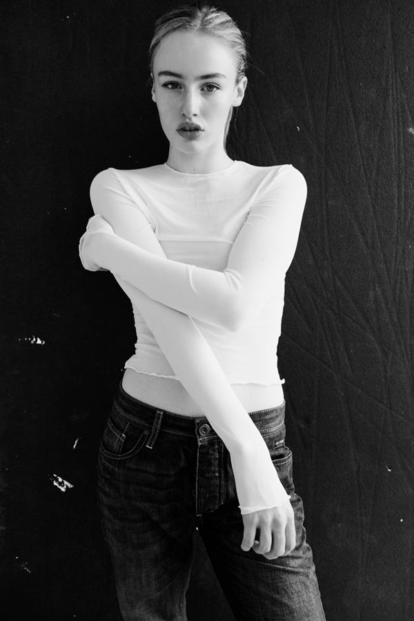 Sophie C - portfolio photo 44