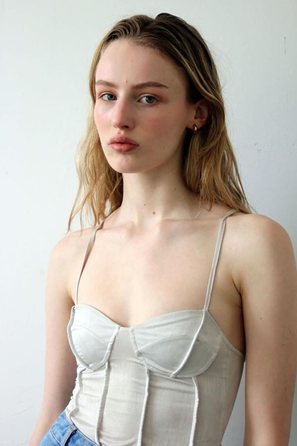 Sophie C - portfolio photo 38