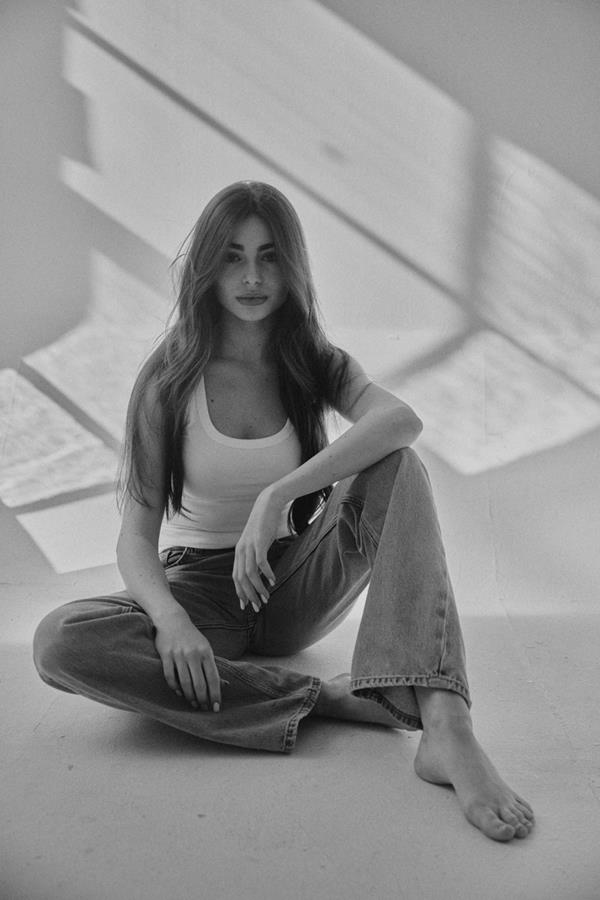 Lia L'Estrange - portfolio photo 8