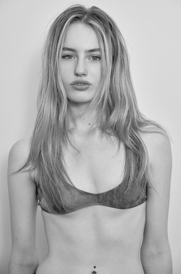 Sophie C - portfolio photo 15