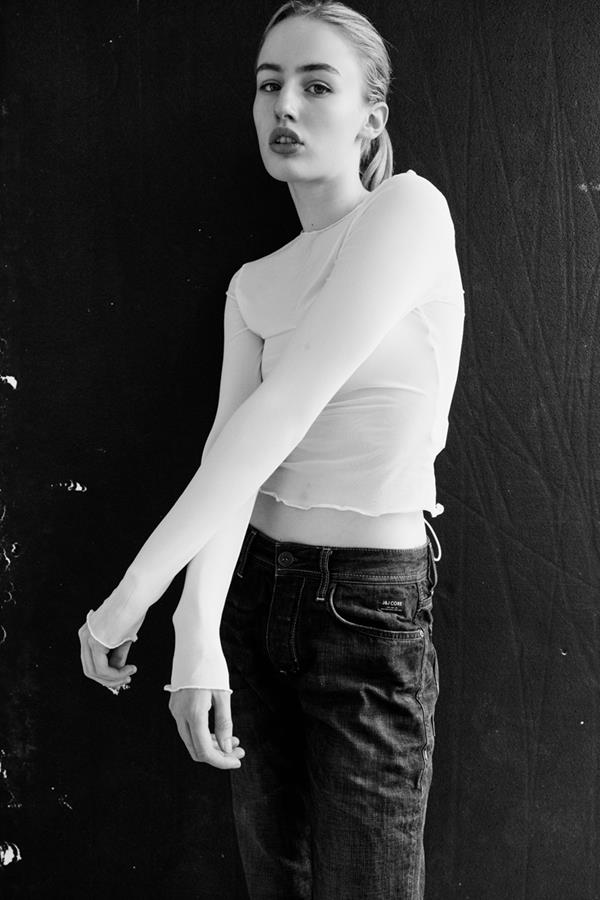 Sophie C - portfolio photo 45