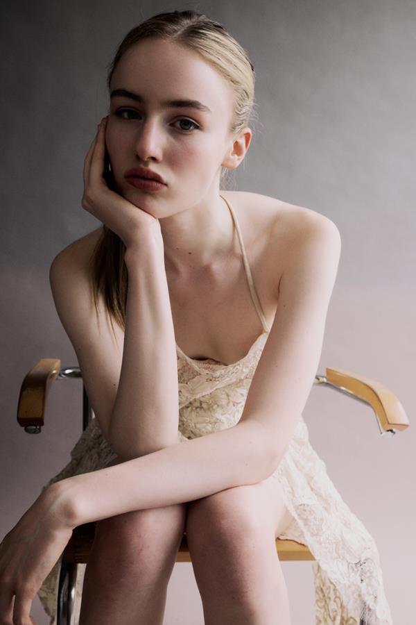Sophie C - portfolio photo 13
