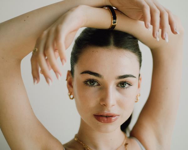 Lia L'Estrange - portfolio photo 24