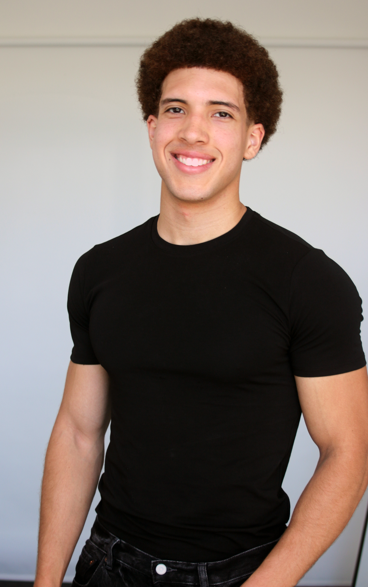 Eoin Flores Leslie 4 WEB