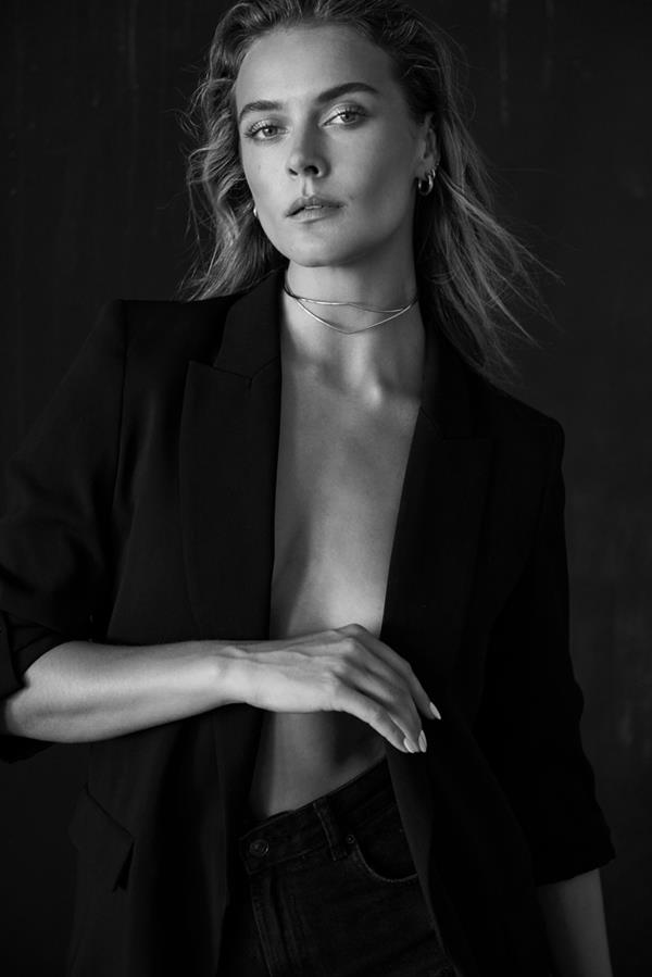 Aveen Lane - portfolio photo 47