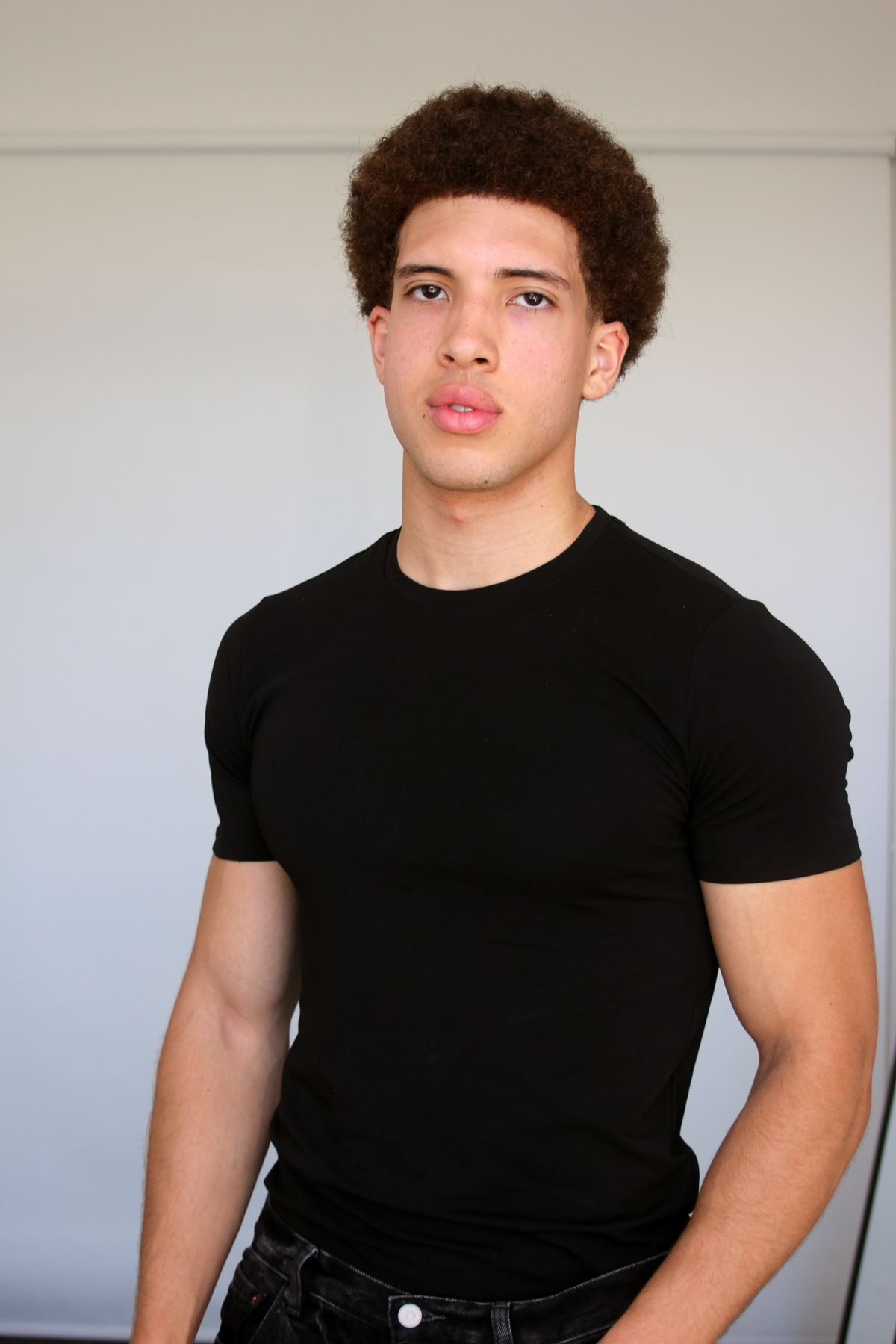 Eoin Flores Leslie 1 WEB