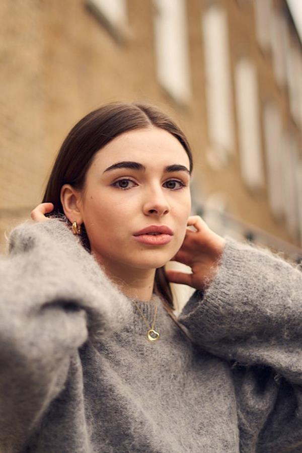 Lia L'Estrange - portfolio photo 12