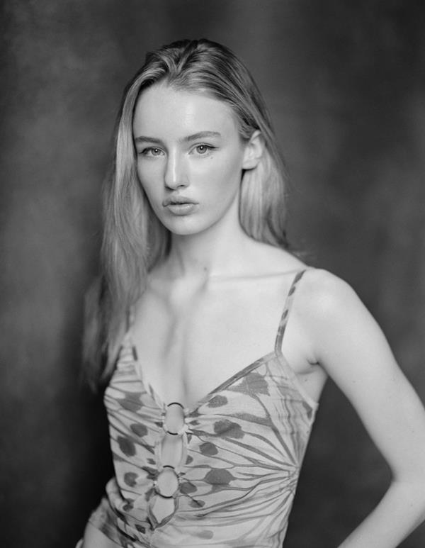 Sophie C - portfolio photo 30