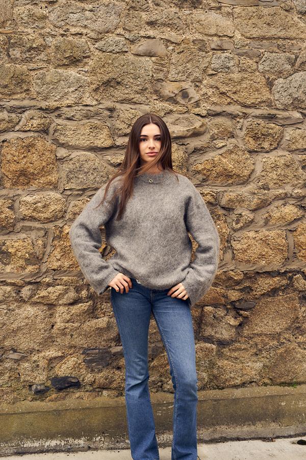 Lia L'Estrange - portfolio photo 16