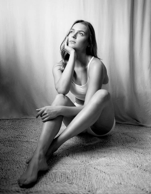 Aveen Lane - portfolio photo 92